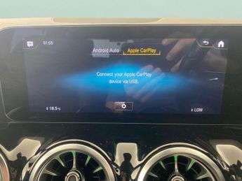 Mercedes-Benz EQA EQA 250 66.5kWh AMG Line (190 ps) - ADAPTIVE LIGHTS - HEATED LEA