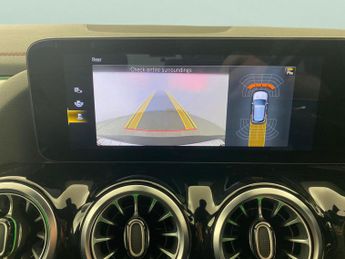 Mercedes-Benz EQA EQA 250 66.5kWh AMG Line (190 ps) - ADAPTIVE LIGHTS - HEATED LEA
