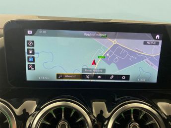 Mercedes-Benz EQA EQA 250 66.5kWh AMG Line (190 ps) - ADAPTIVE LIGHTS - HEATED LEA