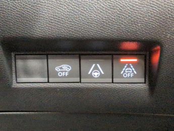 Peugeot E-2008 50kWh GT Premium (136 ps) - REVERSE CAM - ALCANTARA - NAV