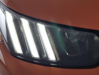 Peugeot E-2008 50kWh GT Premium (136 ps) - REVERSE CAM - ALCANTARA - NAV