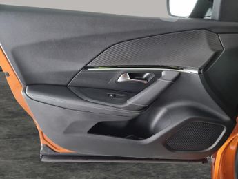 Peugeot E-2008 50kWh GT Premium (136 ps) - REVERSE CAM - ALCANTARA - NAV