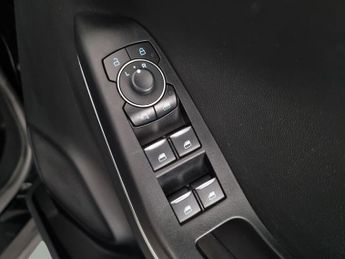 Ford Puma 1.0T EcoBoost MHEV Titanium DCT (125 ps) - CLOTH - BLACK - LED -
