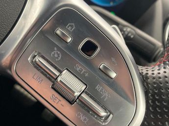 Mercedes-Benz EQA EQA 250 66.5kWh AMG Line (190 ps) - ADAPTIVE LIGHTS - HEATED LEA