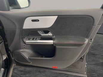 Mercedes-Benz EQA EQA 250 66.5kWh AMG Line (190 ps) - ADAPTIVE LIGHTS - HEATED LEA