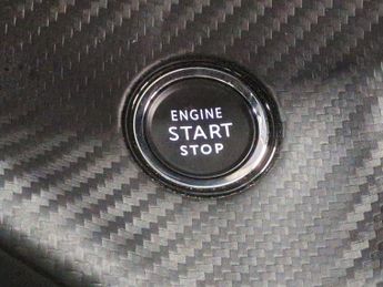 Peugeot E-2008 50kWh GT Premium (136 ps) - REVERSE CAM - ALCANTARA - NAV