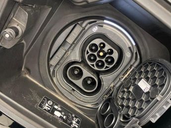 Mercedes-Benz EQA EQA 250 66.5kWh AMG Line (190 ps) - ADAPTIVE LIGHTS - HEATED LEA