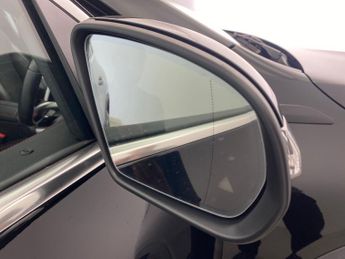 Mercedes-Benz EQA EQA 250 66.5kWh AMG Line (190 ps) - ADAPTIVE LIGHTS - HEATED LEA