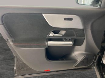 Mercedes-Benz EQA EQA 250 66.5kWh AMG Line (190 ps) - ADAPTIVE LIGHTS - HEATED LEA