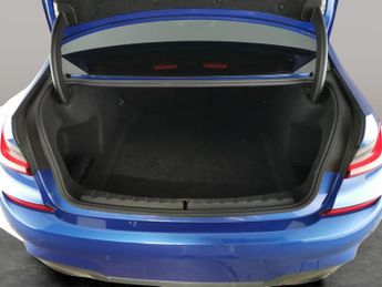 BMW 3 Series 2.0 320i M Sport (184 ps) - 19IN ALLOYS - M SPORT PRO - CARPLAY