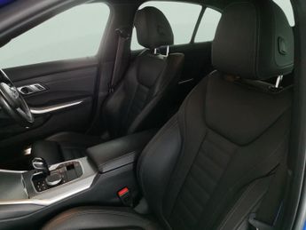 BMW 3 Series 2.0 320i M Sport (184 ps) - 19IN ALLOYS - M SPORT PRO - CARPLAY