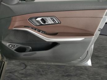 BMW 3 Series 2.0 330e 12kWh M Sport Touring Plug-in xDrive (292 ps) - LEATHER
