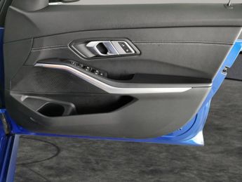 BMW 3 Series 2.0 320i M Sport (184 ps) - 19IN ALLOYS - M SPORT PRO - CARPLAY