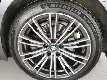 BMW 330 2.0 330e 12kWh M Sport Touring Plug-in xDrive (292 ps) - LEATHER