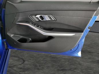 BMW 3 Series 2.0 320i M Sport (184 ps) - 19IN ALLOYS - M SPORT PRO - CARPLAY