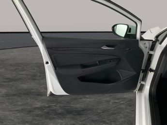 Volkswagen Golf 2.0 TDI GTD DSG (200 ps) - LED - HEATED STEERING - BLUETOOTH