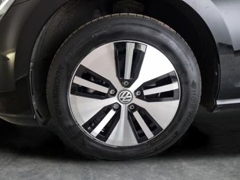 Volkswagen E-golf 35.8kWh e-Golf (136 ps) - LED - BLUETOOTH - PARK SENSORS