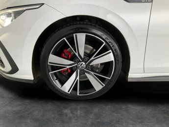 Volkswagen Golf 2.0 TDI GTD DSG (200 ps) - LED - HEATED STEERING - BLUETOOTH