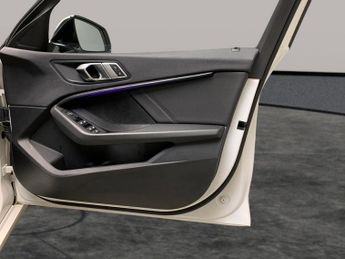 BMW 1 Series 1.5 118i Sport DCT (140 ps) - ACTIVE LANE ASSIST - LED - NAV