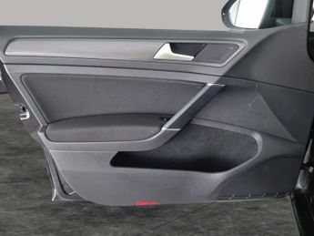 Volkswagen E-golf 35.8kWh e-Golf (136 ps) - LED - BLUETOOTH - PARK SENSORS