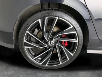 Volkswagen Golf 2.0 TSI GTI DSG (245 ps) - NAV - CARPLAY - KEYLESS ENTRY