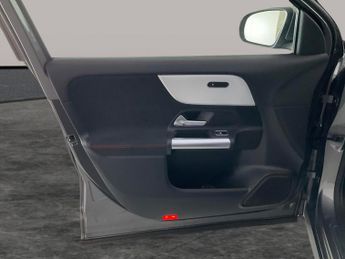 Mercedes-Benz EQA EQA 250 66.5kWh AMG Line (190 ps) - HEATED SEATS - NAV - MIRROR 