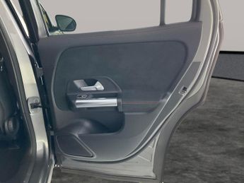 Mercedes-Benz EQA EQA 250 66.5kWh AMG Line (190 ps) - HEATED SEATS - NAV - MIRROR 