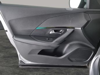 Peugeot E-2008 50kWh Allure (136 ps) - BLUETOOTH - SPEED LIMIT RECOG - 17IN ALL