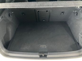 Volkswagen Golf 2.0 TDI GTD DSG (200 ps) - LED - HEATED STEERING - BLUETOOTH