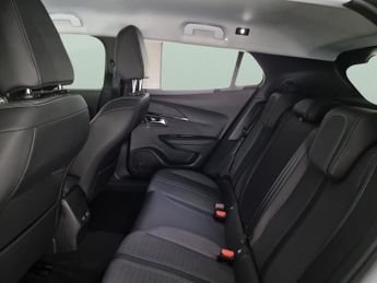 Peugeot E-2008 50kWh Allure (136 ps) - BLUETOOTH - SPEED LIMIT RECOG - 17IN ALL