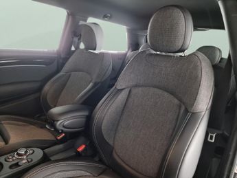 Mini Electric Hatch Cooper SE 32.6kWh Level 2 (184 ps) - HEATED SEATS - INTERIOR LIG