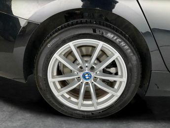 BMW 3 Series 2.0 330e 12kWh SE Pro Plug-in (292 ps) - AUTO PARK - REVERSE CAM