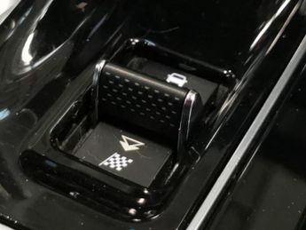 Jaguar XE 2.0 D180 S (180 ps) - REVERSE CAM - NAV - LEATHER