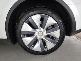 Tesla Model Y (Dual Motor) Long Range 4WDE (384 bhp) - NAV - LEATHER - HEATED 
