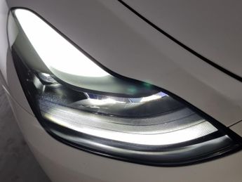 Tesla Model Y (Dual Motor) Long Range 4WDE (384 bhp) - NAV - LEATHER - HEATED 