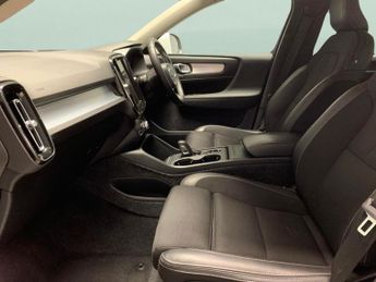 Volvo XC40 2.0 D3 Momentum Pro AWD (150 ps) - AUTO PARK - LED - HEATED SEAT