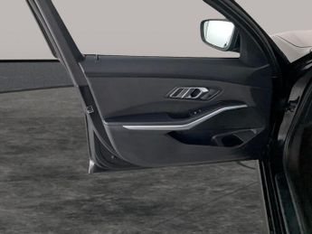 BMW 3 Series 2.0 330e 12kWh SE Pro Plug-in (292 ps) - AUTO PARK - REVERSE CAM