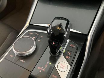 BMW 3 Series 2.0 330e 12kWh SE Pro Plug-in (292 ps) - AUTO PARK - REVERSE CAM