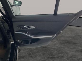 BMW 3 Series 2.0 330e 12kWh SE Pro Plug-in (292 ps) - AUTO PARK - REVERSE CAM