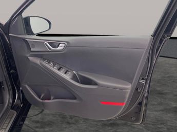 Hyundai Ioniq 38.3kWh Premium (136 ps) - REVERSE CAM - NAV - HEATED SEATS
