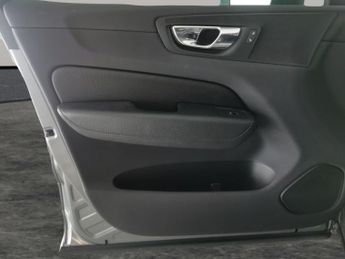 Volvo XC60 2.0 T4 Edition (190 ps) - CARPLAY - AUTO PARK - LED