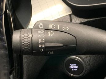 Volvo XC40 2.0 D3 Momentum Pro AWD (150 ps) - AUTO PARK - LED - HEATED SEAT