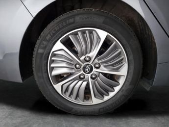 Hyundai Ioniq 1.6 h-GDi 8.9kWh Premium SE Plug-in DCT (141 ps) - LED - REVERSE