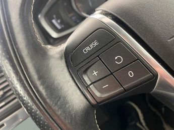 Volvo XC60 2.0 D4 R-Design Nav (190 ps) - SENSUS SAT NAV - BLUETOOTH - CRUI