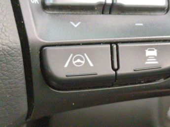 Hyundai Kona 64kWh Premium (10.5kW Charger) (204 ps) - HEATED SEATS - HEATED 