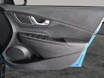 Hyundai Kona 64kWh Premium (10.5kW Charger) (204 ps) - HEATED SEATS - HEATED 