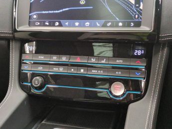 Jaguar F-PACE 3.0 D300 V6 S AWD (300 ps) - MERIDIAN AUDIO - REVERSE CAM - NAV