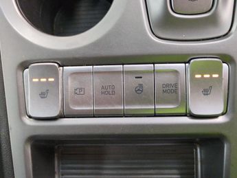 Hyundai Kona 64kWh Premium (10.5kW Charger) (204 ps) - HEATED SEATS - HEATED 