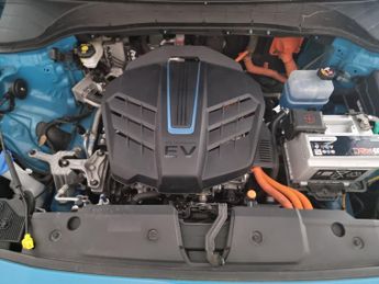 Hyundai Kona 64kWh Premium (10.5kW Charger) (204 ps) - HEATED SEATS - HEATED 