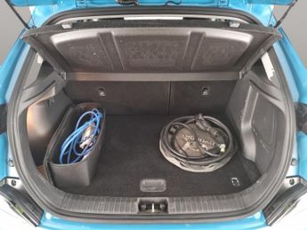 Hyundai Kona 64kWh Premium (10.5kW Charger) (204 ps) - HEATED SEATS - HEATED 